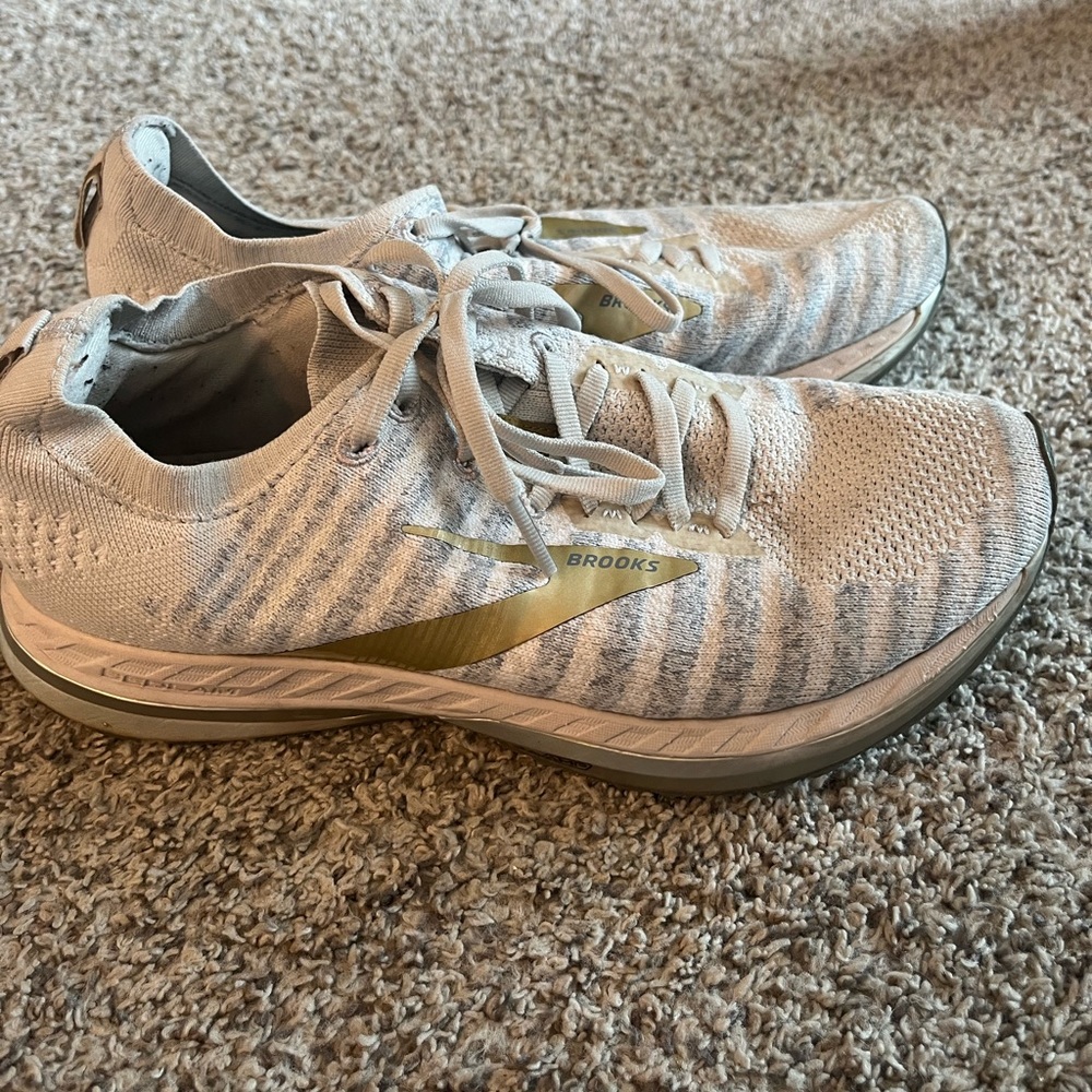 Brooks Tennis Shoes Gem